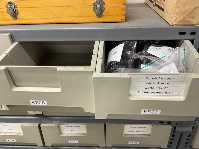 Partij bevestigingsmateriaal - afbeelding 28 van  28