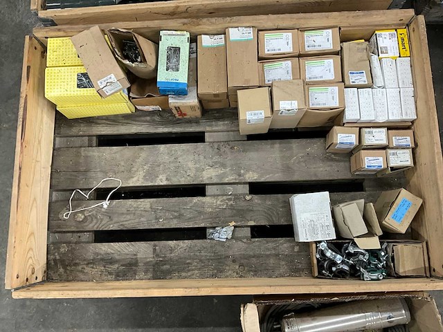 Partij bevestigingsmateriaal - afbeelding 1 van  5