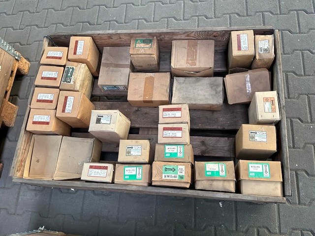 Partij bevestigingsmateriaal - afbeelding 1 van  5