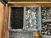 Partij bevestigingsmateriaal - afbeelding 1 van  2