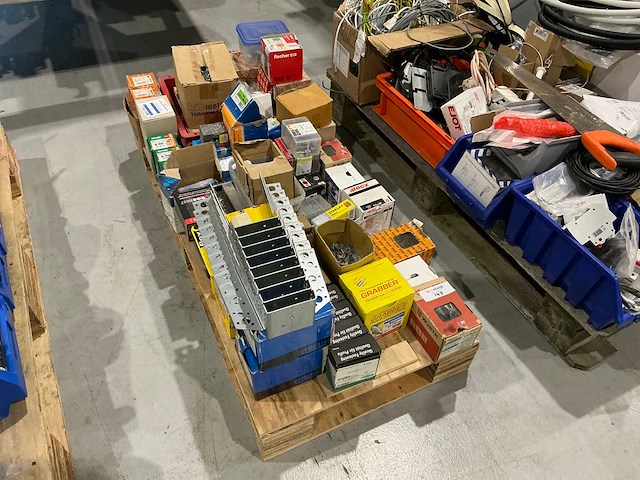 Partij bevestigingsmateriaal - afbeelding 1 van  8