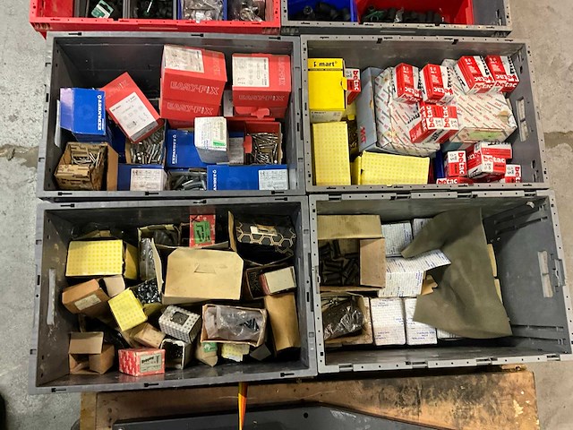 Partij bevestigingsmateriaal - afbeelding 1 van  5