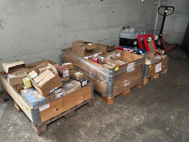 Partij bevestigingsmateriaal - afbeelding 1 van  8
