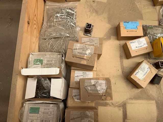 Partij bevestigingsmateriaal - afbeelding 17 van  27