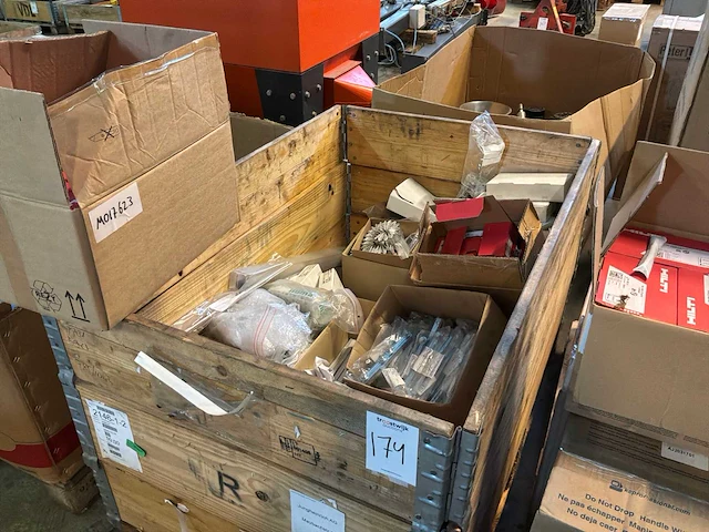 Partij bevestigingsmateriaal - afbeelding 1 van  15
