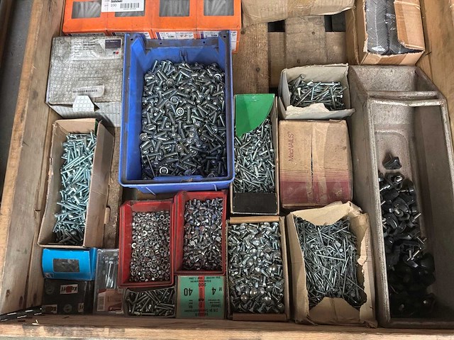 Partij bevestigingsmateriaal - afbeelding 1 van  2