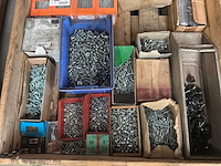 Partij bevestigingsmateriaal - afbeelding 1 van  2