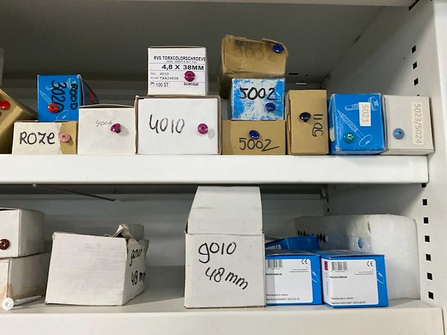 Partij bevestigingsmaterialen en divers - afbeelding 2 van  14