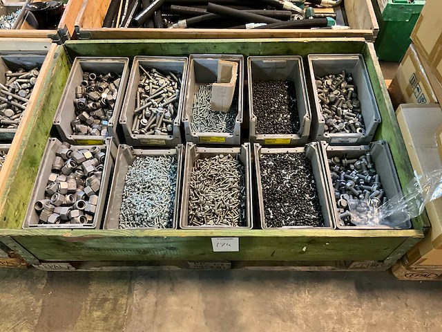 Partij bevestigingsmaterialen en koppelingen - afbeelding 1 van  7