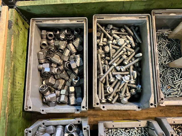 Partij bevestigingsmaterialen en koppelingen - afbeelding 2 van  7