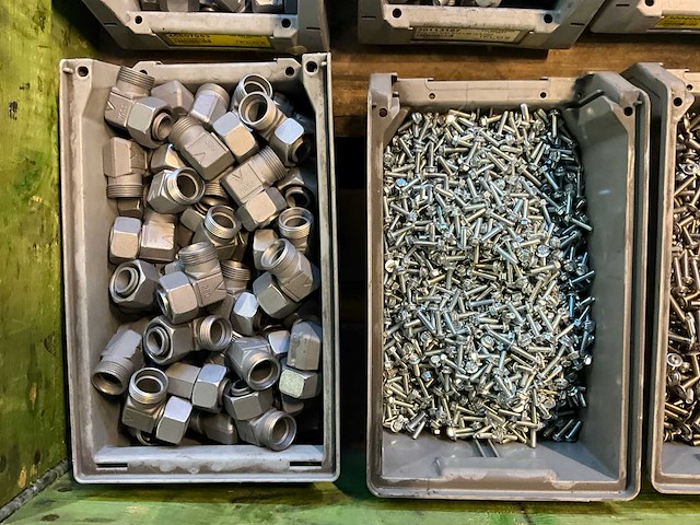 Partij bevestigingsmaterialen en koppelingen - afbeelding 3 van  7
