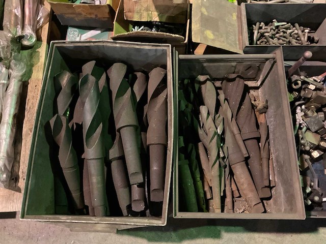 Partij bevestigingsmaterialen en spiraalboren - afbeelding 2 van  6