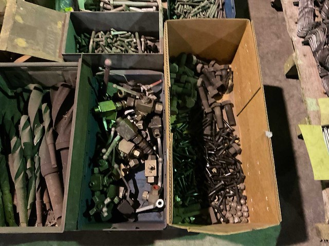 Partij bevestigingsmaterialen en spiraalboren - afbeelding 3 van  6