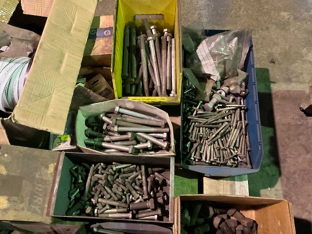 Partij bevestigingsmaterialen en spiraalboren - afbeelding 4 van  6