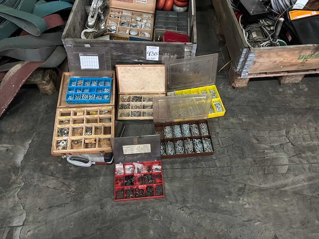 Partij bevestigingsmaterialen en - afbeelding 1 van  12