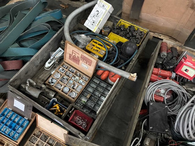 Partij bevestigingsmaterialen en - afbeelding 5 van  12