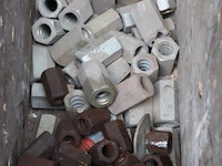 Partij bevestigingsmaterialen in kist o.a. moeren - afbeelding 3 van  6