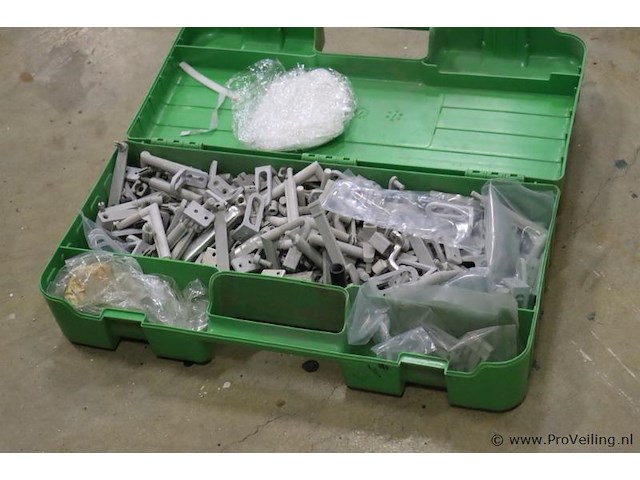 Partij bevestigingsmaterialen in opbergkoffer - afbeelding 1 van  4