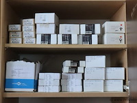 Partij bevestigingsmaterialen o.a. dutack afwerkspijkers skn16 5138030 & spaanplaatschroeven 3.0 x 20 - afbeelding 1 van  7