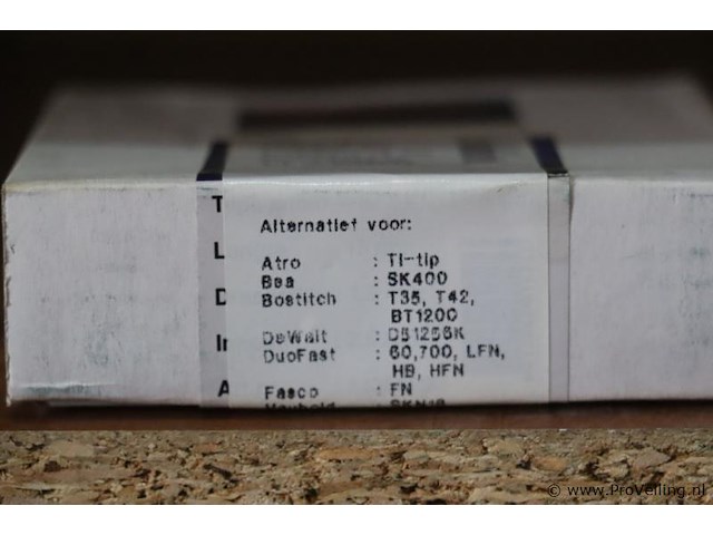 Partij bevestigingsmaterialen o.a. dutack afwerkspijkers skn16 5138030 & spaanplaatschroeven 3.0 x 20 - afbeelding 4 van  7