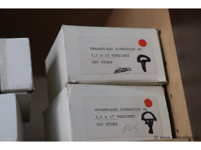 Partij bevestigingsmaterialen o.a. dutack afwerkspijkers skn16 5138030 & spaanplaatschroeven 3.0 x 20 - afbeelding 7 van  7