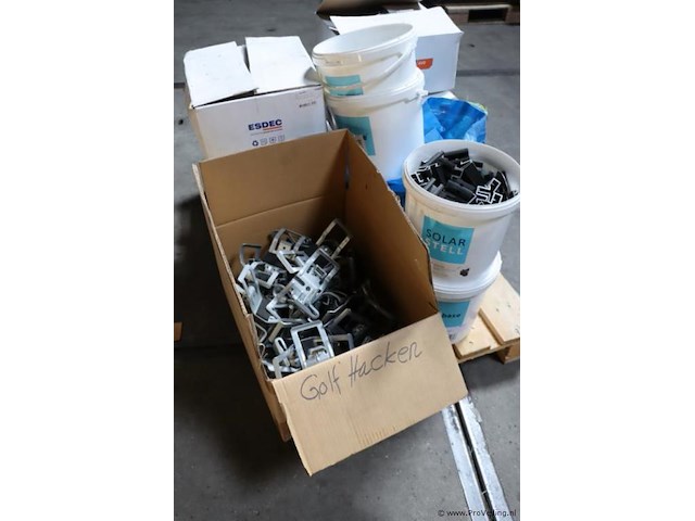 Partij bevestigingsmaterialen t.b.v. zonnepanelen o.a. esdec clickfit evo montagebeugels voor golfplaatdak 100-8090 - afbeelding 1 van  11