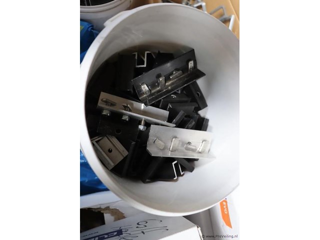 Partij bevestigingsmaterialen t.b.v. zonnepanelen o.a. esdec clickfit evo montagebeugels voor golfplaatdak 100-8090 - afbeelding 7 van  11