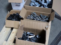 Partij bevestigingsmaterialen t.b.v. zonnepanelen - afbeelding 1 van  7