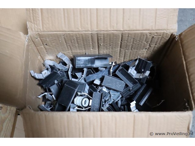 Partij bevestigingsmaterialen t.b.v. zonnepanelen - afbeelding 2 van  7