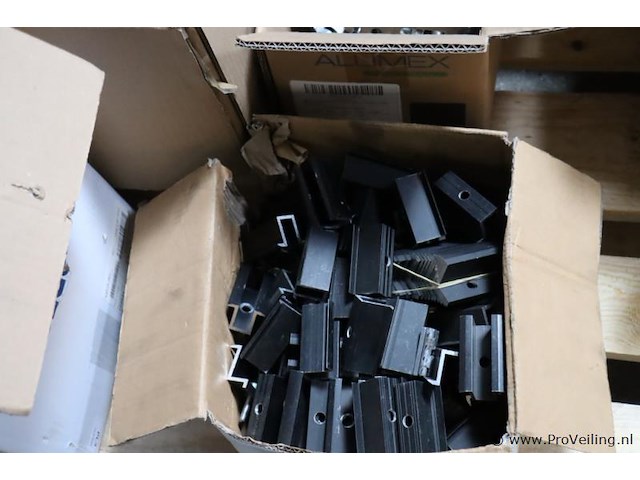 Partij bevestigingsmaterialen t.b.v. zonnepanelen - afbeelding 4 van  7