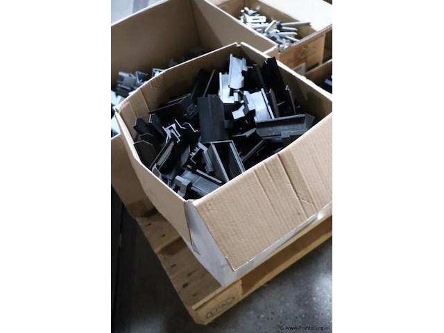 Partij bevestigingsmaterialen t.b.v. zonnepanelen - afbeelding 5 van  7