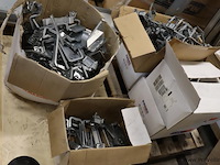 Partij bevestigingsmaterialen t.b.v. zonnepanelen - afbeelding 1 van  6