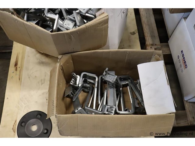 Partij bevestigingsmaterialen t.b.v. zonnepanelen - afbeelding 3 van  6