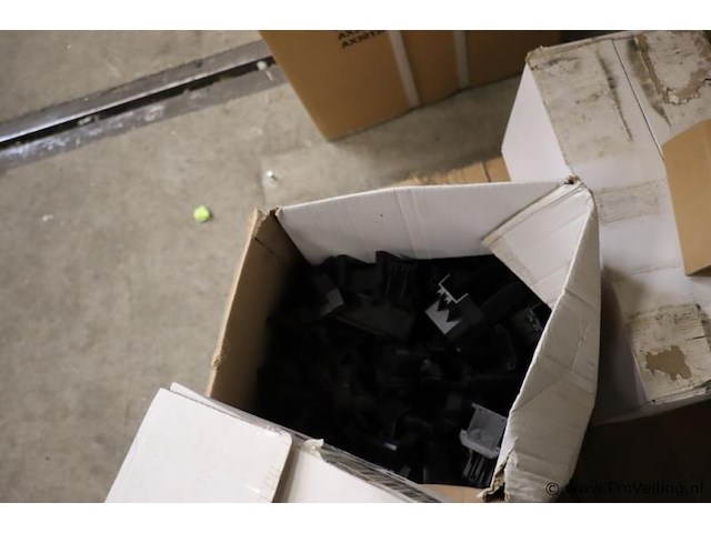 Partij bevestigingsmaterialen t.b.v. zonnepanelen - afbeelding 7 van  9