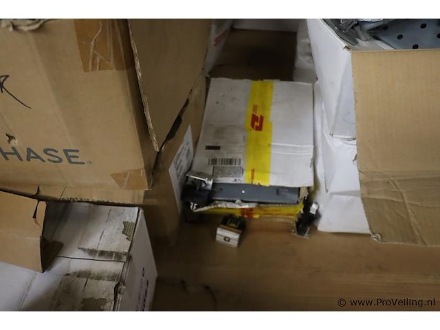 Partij bevestigingsmaterialen t.b.v. zonnepanelen - afbeelding 9 van  9