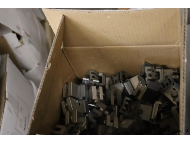 Partij bevestigingsmaterialen t.b.v. zonnepanelen - afbeelding 3 van  9