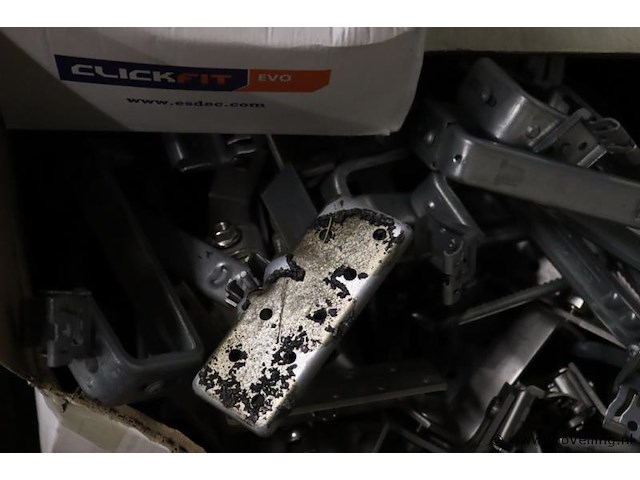 Partij bevestigingsmaterialen t.b.v. zonnepanelen - afbeelding 4 van  9