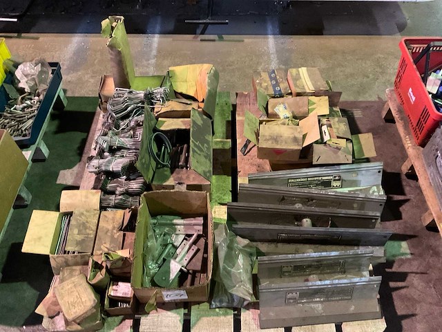 Partij bevestigingsmaterialen - afbeelding 1 van  5