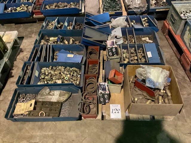 Partij bevestigingsmaterialen - afbeelding 1 van  4