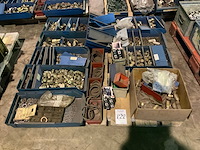 Partij bevestigingsmaterialen - afbeelding 1 van  4