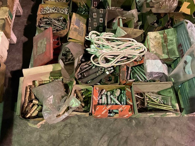 Partij bevestigingsmaterialen - afbeelding 2 van  5