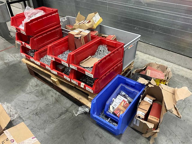 Partij bevestigingsmaterialen - afbeelding 1 van  7