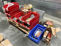 Partij bevestigingsmaterialen - afbeelding 1 van  7