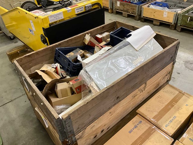Partij bevestigingsmaterialen - afbeelding 1 van  10