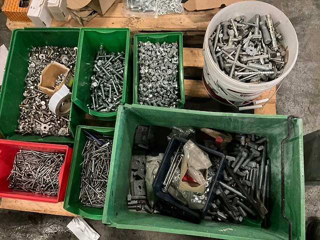 Partij bevestigingsmaterialen - afbeelding 1 van  9