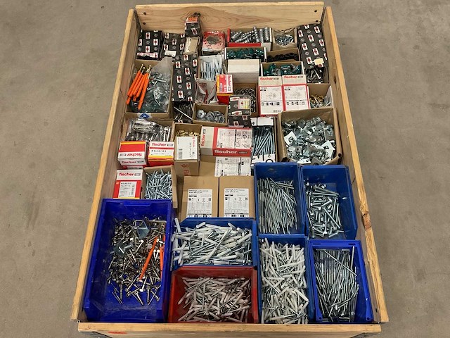 Partij bevestigingsmaterialen - afbeelding 1 van  10