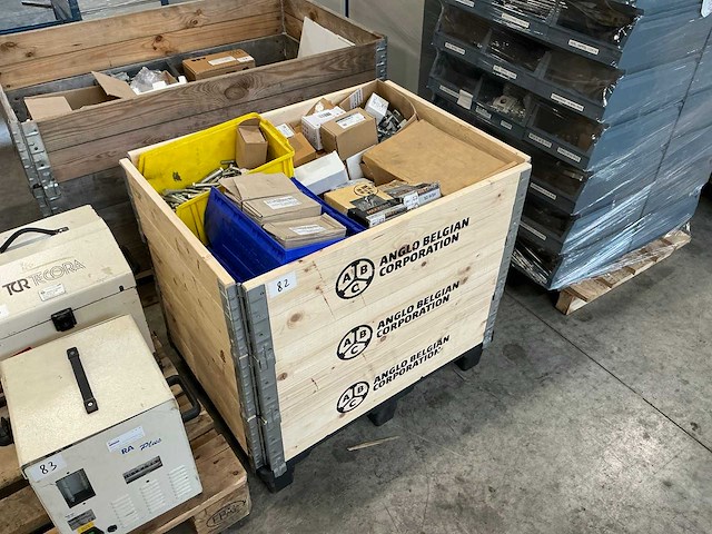 Partij bevestigingsmaterialen - afbeelding 1 van  8