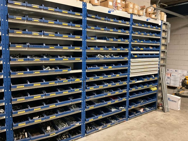 Partij bevestigingsmaterialen - afbeelding 1 van  17