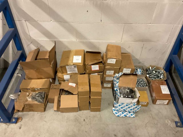 Partij bevestigingsmaterialen - afbeelding 1 van  5