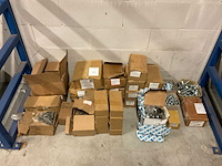 Partij bevestigingsmaterialen - afbeelding 1 van  5